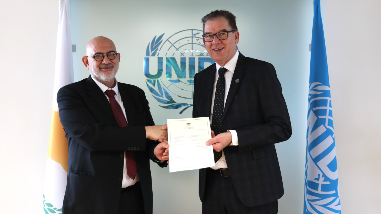 His Excellency Mr. Andreas IGNATIOU, presents his credentials as Permanent Representative of Cyprus to UNIDO to the Director General, Mr. Gerd Müller