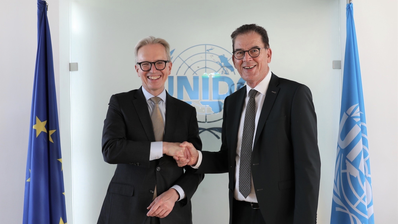 His Excellency Mr. Carl HALLERGARD, presents his credentials as Head of Delegation of the EUROPEAN UNION to UNIDO to the Director General, Mr. Gerd Müller