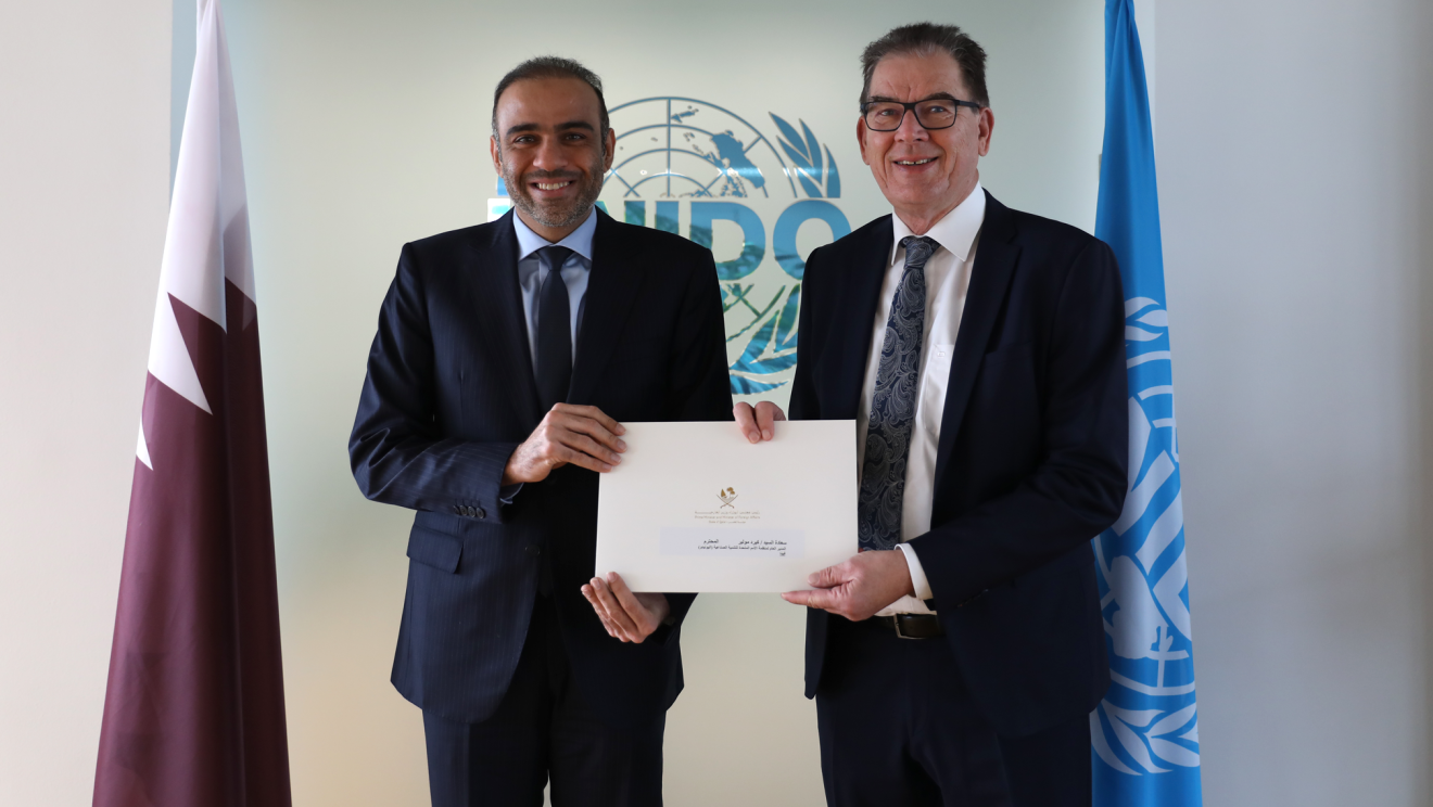 His Excellency Mr. Jassim Yaaqob Y. A. AL-HAMADI, presents his credentials as Permanent Representative of Qatar to UNIDO to the Director General, Mr. Gerd Müller