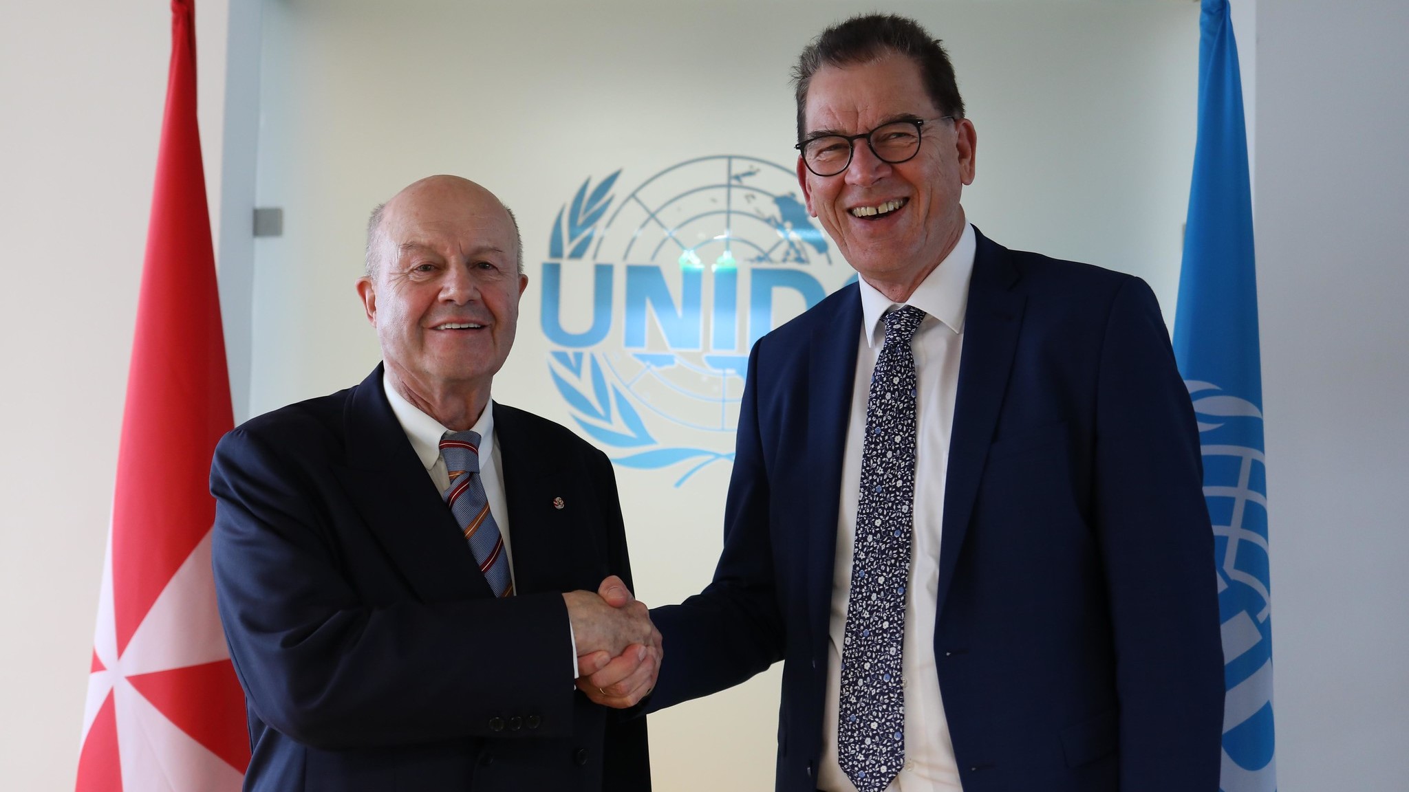 Director General Gerd Müller meets Prof. Günther Granser | UNIDO