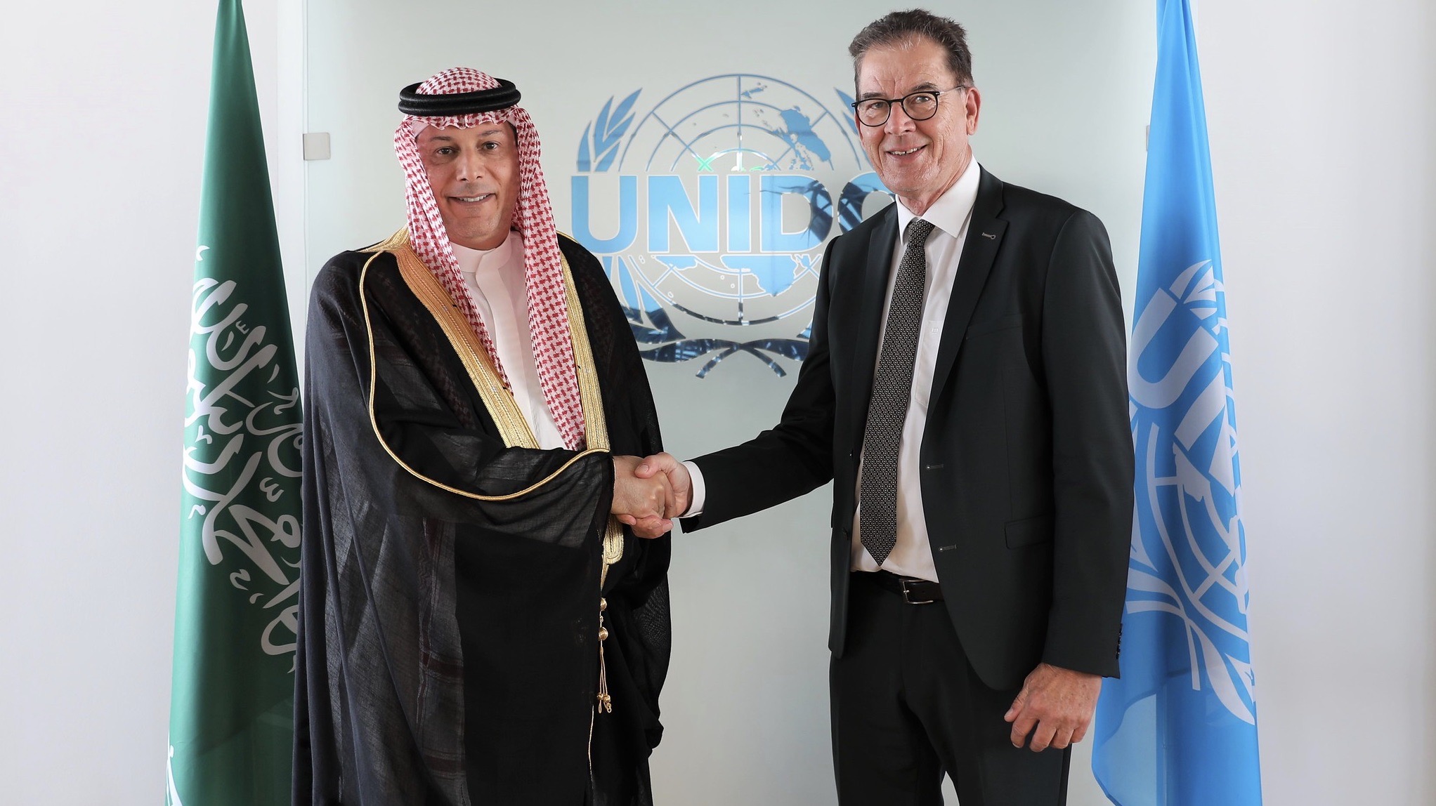 His Excellency Mr. Abdullah bin Khalid TAWLAH, presents his credentials as Permanent Representative of Saudi Arabia to UNIDO to the Director General, Mr. Gerd Müller