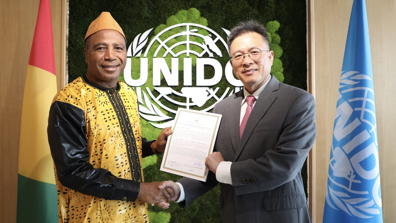 Mr.Zou meets Guinea representative