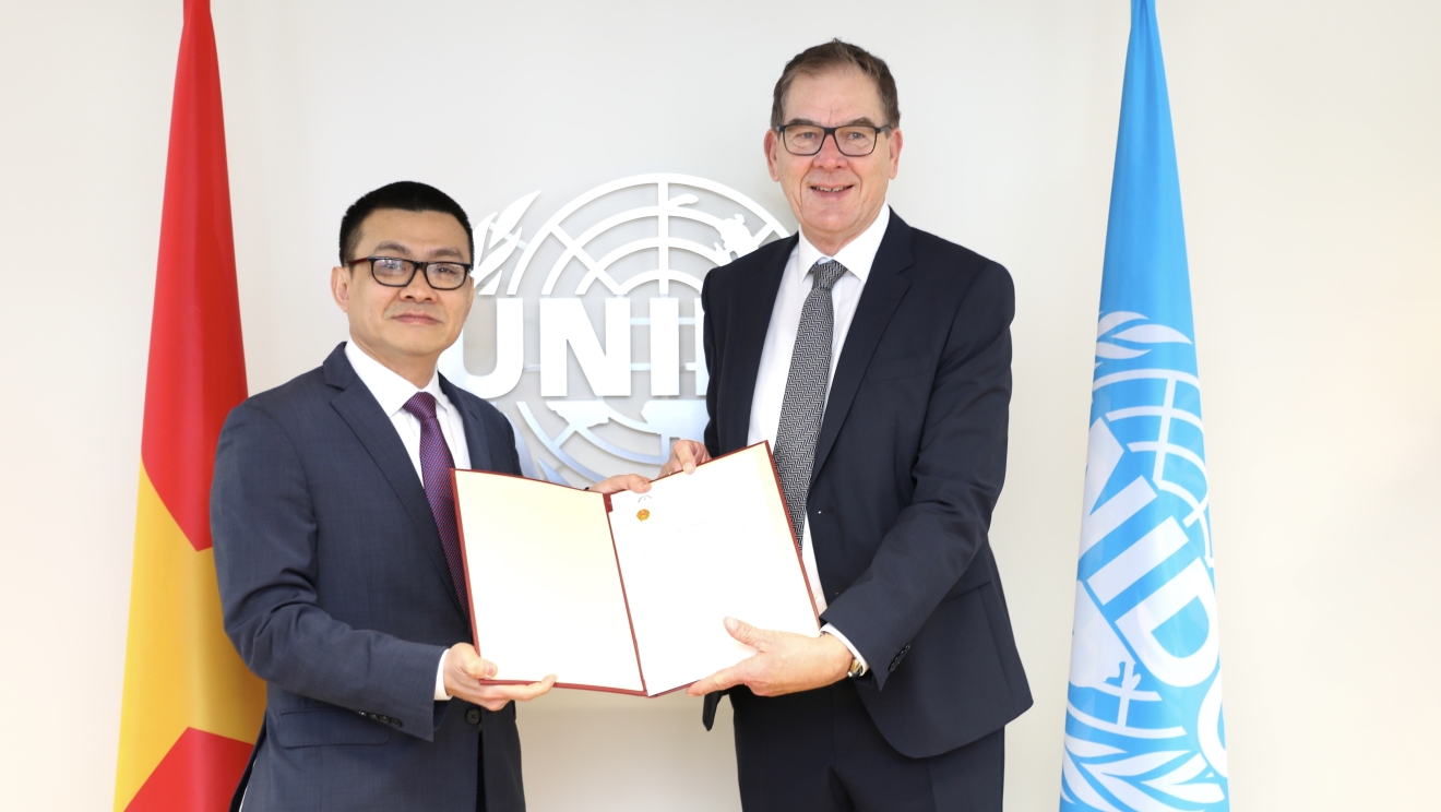 Director General meets H.E. Mr. VŨ Lê Thái Hoàng